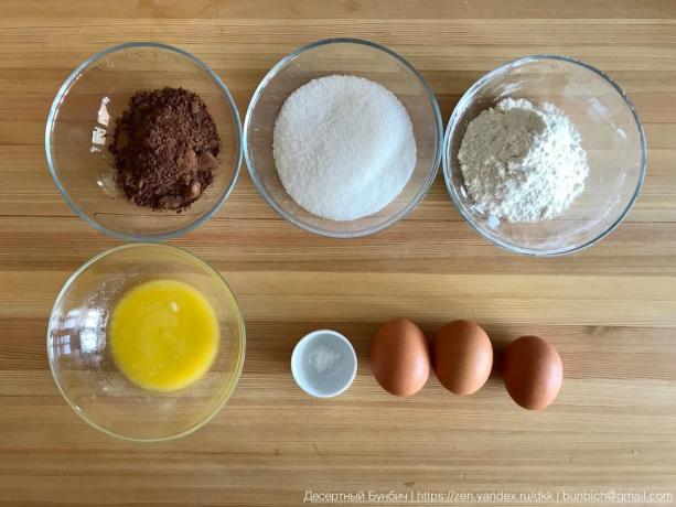 3 yumurta (C1), 100 g şeker, 60 g un B / C, kakao tozu 30 g, tereyağı 20 g, vanilya şekeri 20 g, bir tutam tuz: Malzemeler 16 cm çaplı oluşturmak üzere