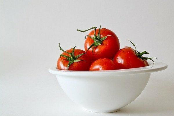 Isıl işlemden sonra kolin yok olduğu için taze domates yemeniz tavsiye edilir (Fotoğraf: Pixabay.com)