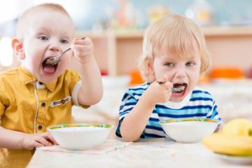 Nazik bir bebek lor için kolay tarifi (keçi sütünden pişirmek ve kefir arasında olabilir)