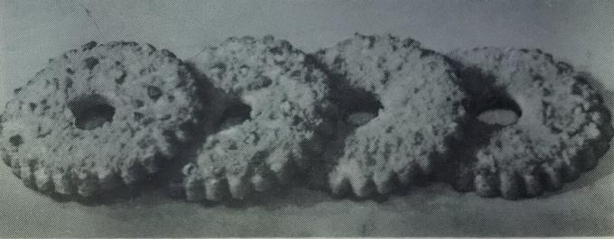 Kek "Kurabiye yüzük." Kitaptan Fotoğraf "pasta ve kek Üretimi," 1976 
