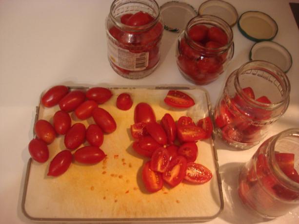 Yazar tarafından çekilen resmi (dilimlenmiş domates)