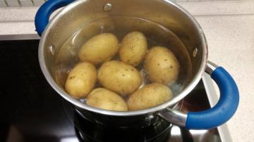Patates rulo: içten, basit ve çok lezzetli!