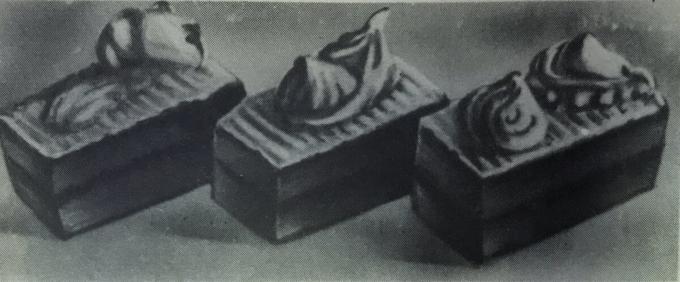Kek "protein krem ​​ile Sünger." Kitaptan Fotoğraf "pasta ve kek Üretimi," 1976 