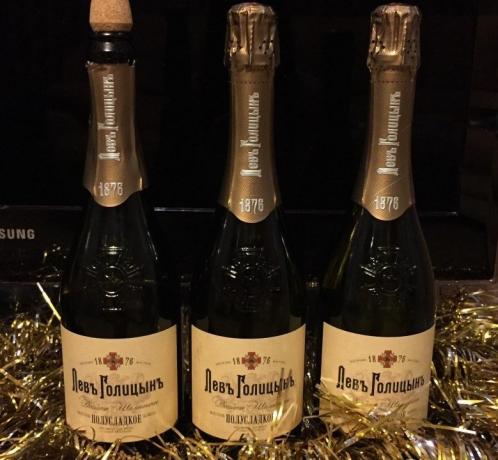Champagne "Miras sihirbazı. LEV Golitsyn "- Roskontrolya görüşünde en lezzetli.