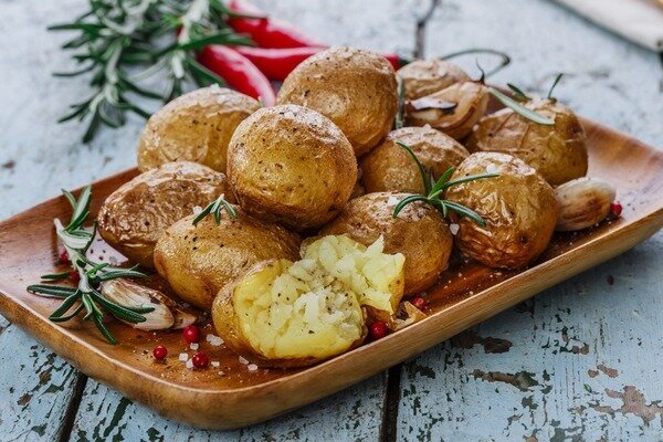 Kabuklu patates pişirmek için düzinelerce seçenek var (Fotoğraf: alamy.com)