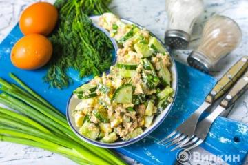 Ton balığı, salatalık ve yumurta salatası
