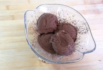 3 ürünleri ev yapımı çikolatalı dondurma. çok hızlı ve kolay bir şekilde pişirilir.