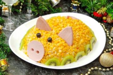 Yeni Yıl için bir "domuz" olarak Salatalar