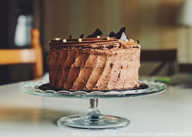 İşte bir pasta çikolata krema ile çikolata pandispanya yapılabilir ediyor