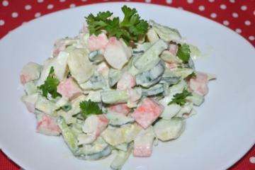 Yengeç sopa ve avokado ile Başar lezzetli salata! Tüm tatil için pişirin!