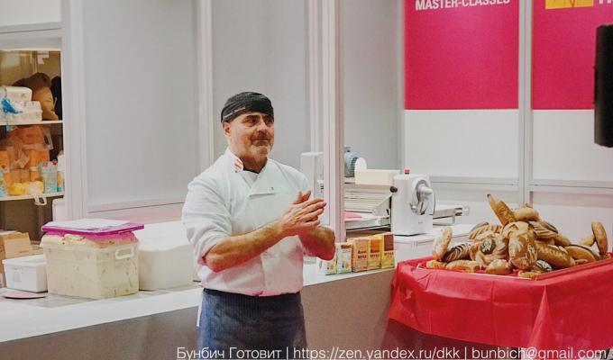 Joseph Pascal, İspanya. Derneği "Ekmek Elçileri» (Büyükelçiler Pain du), ekmek İspanyol takımı teknik direktörü kurucusu Artebianca International School üyesi.