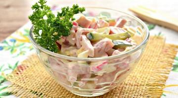 Aceleyle jambon korkak salata