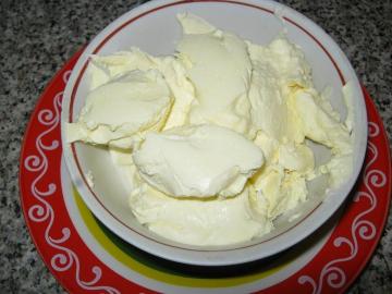 Mascarpone peyniri evde pişirilir. Sadece iki malzemeyi