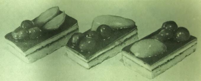 Kek "meyve ile Leningrad." Kitaptan Fotoğraf "pasta ve kek Üretimi," 1976 