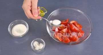 Salata için domatesleri daha lezzetli yapmanın kolay bir yolu