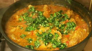 Gürcü mutfağının Chakhokhbili Tavuk 🐔 basit tarifi