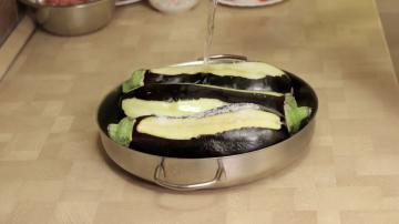 Türkçe Karnyyaryk patlıcan, kıyma ile pişirilir