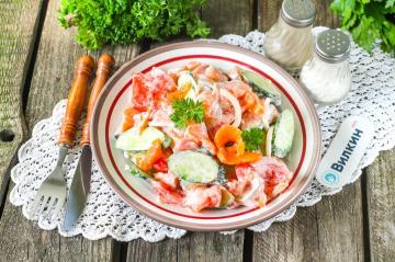 Kırmızı balık ve domates salatası